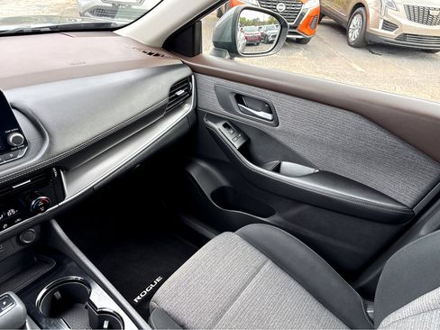 Used 2022 Nissan Rogue SV image 18