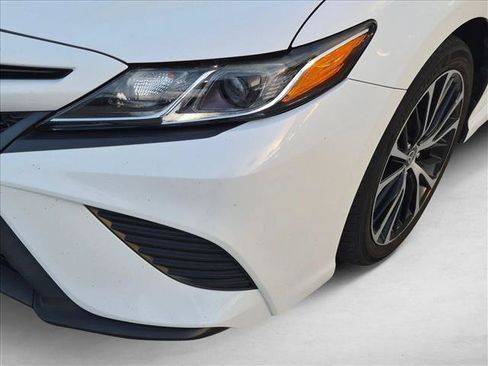 Used 2020 Toyota Camry SE w/ Sunroof Package FWD image 6