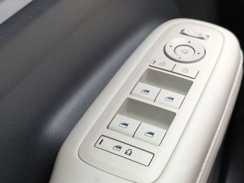 Used 2025 Hyundai Santa Fe Limited FWD image 25