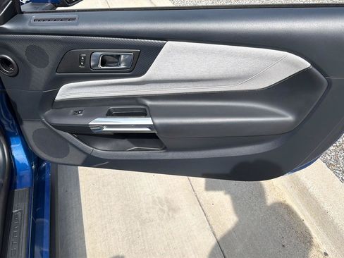 Used 2024 Ford Mustang Convertible RWD image 23