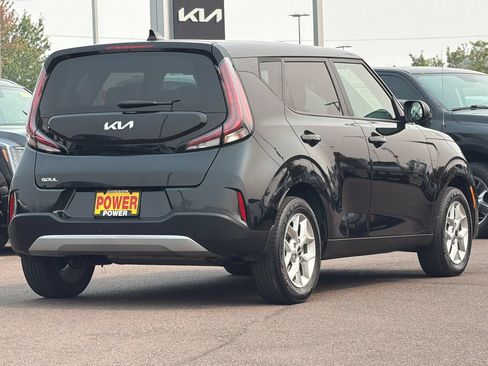 Used 2024 Kia Soul LX w/ Option Group 015 FWD image 4