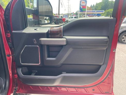 Used 2015 Ford F150 Platinum w/ Equipment Group 701A Luxury AWD/4WD image 36