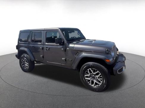 Used 2025 Jeep Wrangler Unlimited Sahara AWD/4WD image 2
