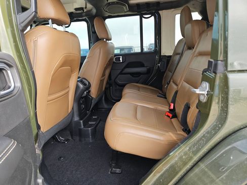 Used 2021 Jeep Wrangler Unlimited Sahara AWD/4WD image 14