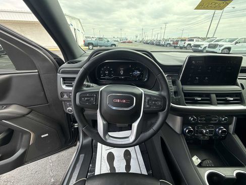 Certified 2024 GMC Yukon XL SLT w/ SLT Luxury Package AWD/4WD image 11