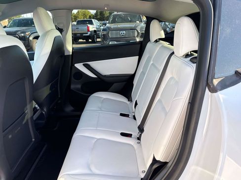 Used 2021 Tesla Model Y Long Range AWD/4WD image 13