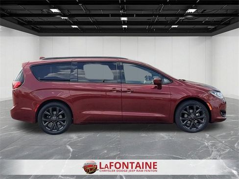 Certified 2020 Chrysler Pacifica Touring-L image 6