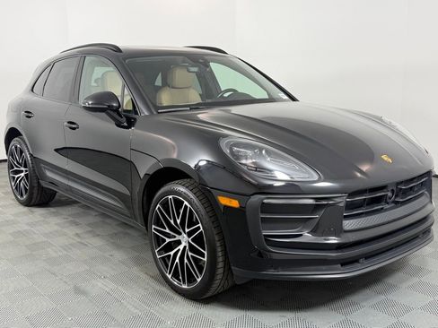 Certified 2023 Porsche Macan image 9