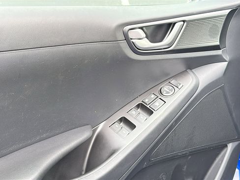 Used 2021 Hyundai Ioniq SE image 22