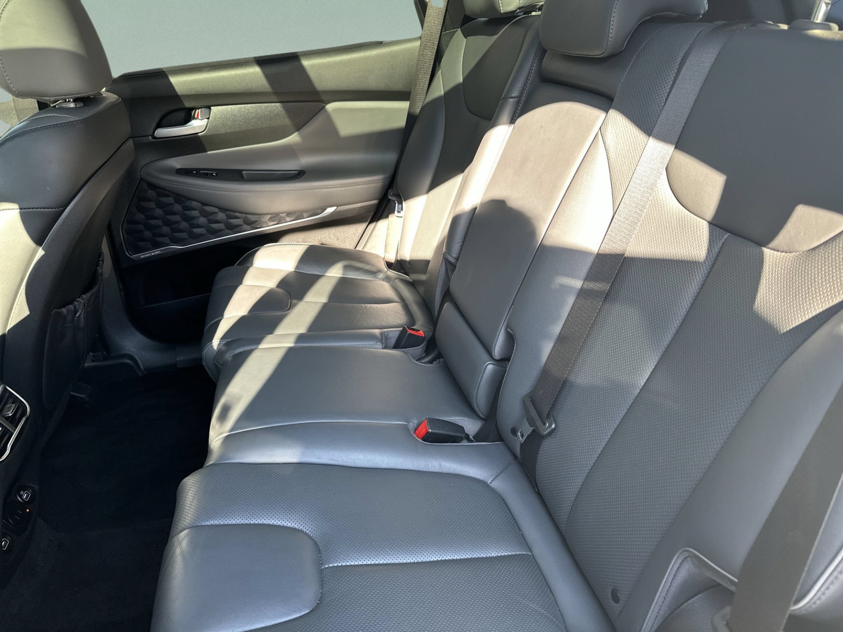 Used 2022 Hyundai Santa Fe Limited FWD image 24