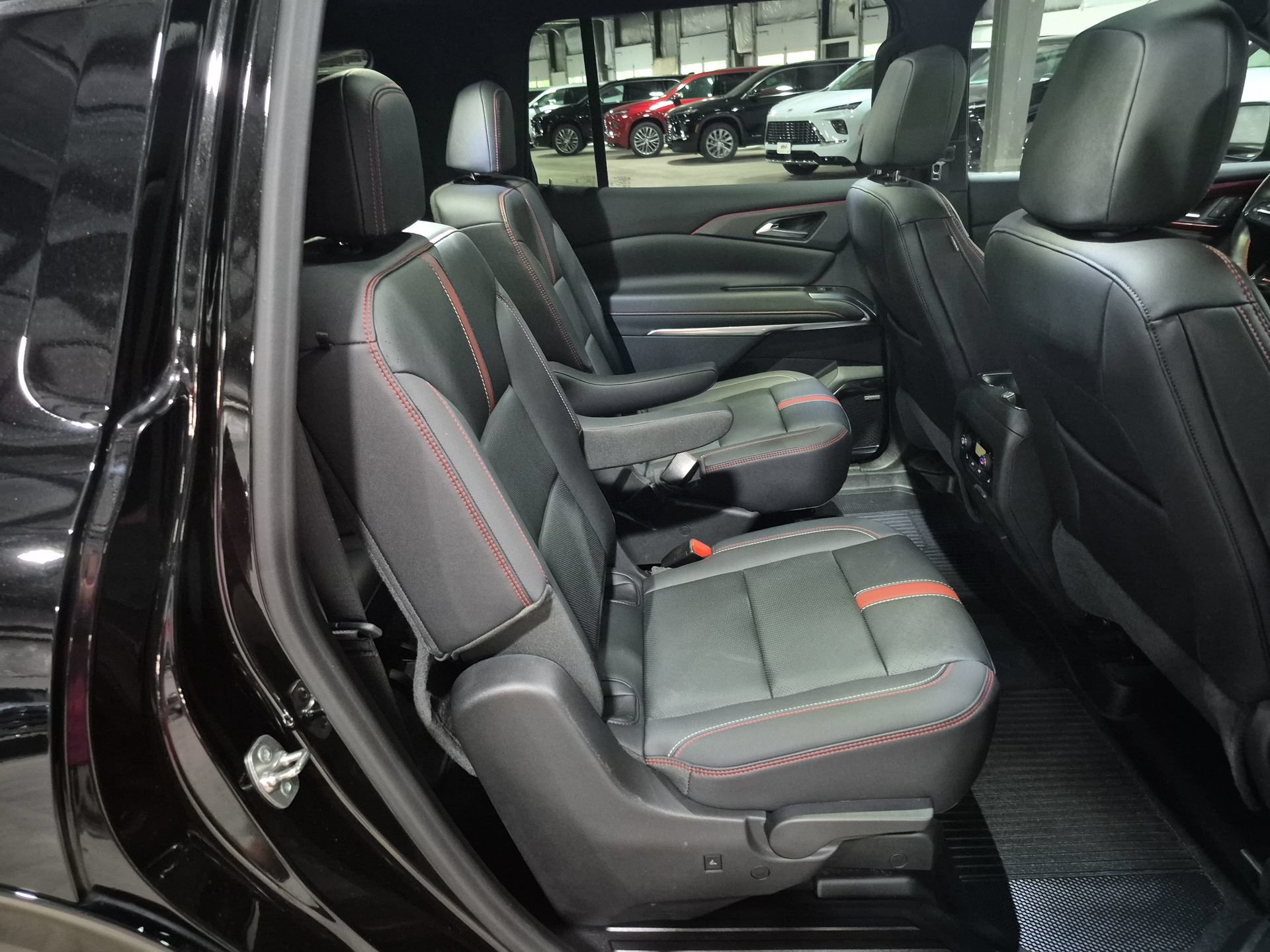Certified 2024 Chevrolet Traverse RS w/ LPO, Floor Liner Package AWD/4WD image 30