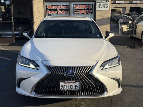 Used 2021 Lexus ES 300h w/ Premium Package FWD image 2