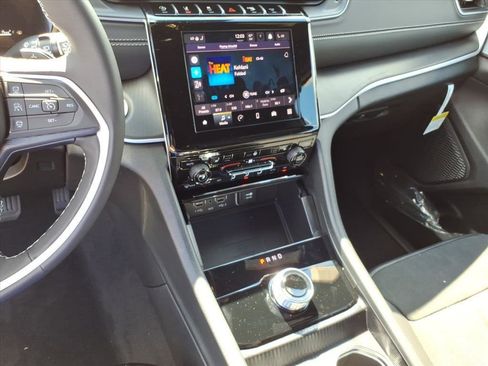 New 2025 Jeep Grand Cherokee Altitude image 15