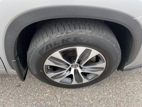 Used 2020 Toyota Highlander XLE image 8