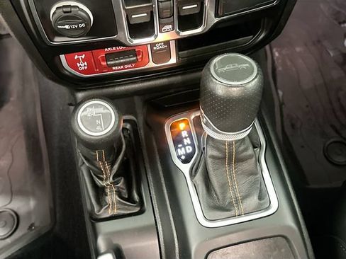 Used 2022 Jeep Gladiator Mojave w/ Cold Weather Group AWD/4WD image 16