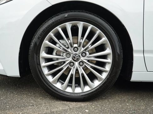 Used 2022 Toyota Avalon Limited w/ Advanced Safety Package FWD image 38