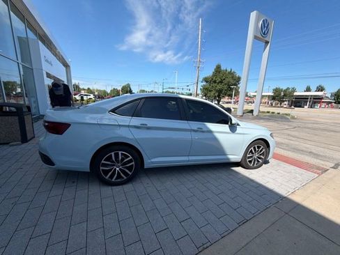 Used 2025 Volkswagen Jetta SE FWD image 21