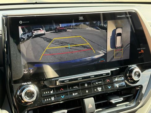 Used 2020 Toyota Highlander Limited image 14