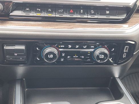 Used 2023 Chevrolet Silverado 1500 RST AWD/4WD image 19