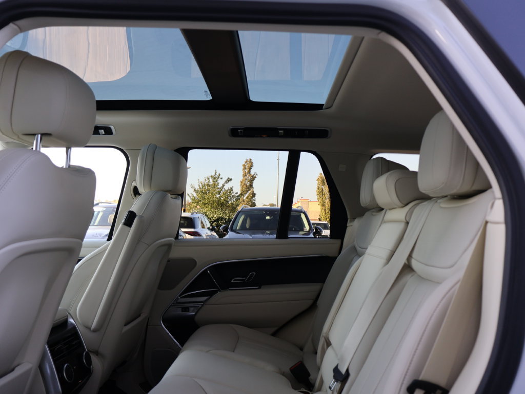 Used 2024 Land Rover Range Rover SE AWD/4WD image 13