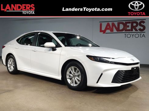 Used 2025 Toyota Camry LE w/ Convenience Package FWD image 1