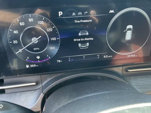Used 2024 Kia Carnival SX FWD image 12