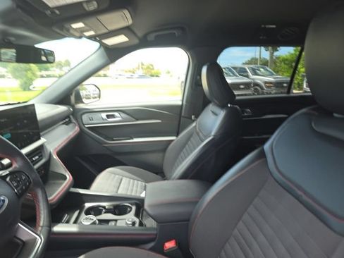 Certified 2025 Ford Explorer ST-Line w/ ST-Line Street Pack AWD/4WD image 10