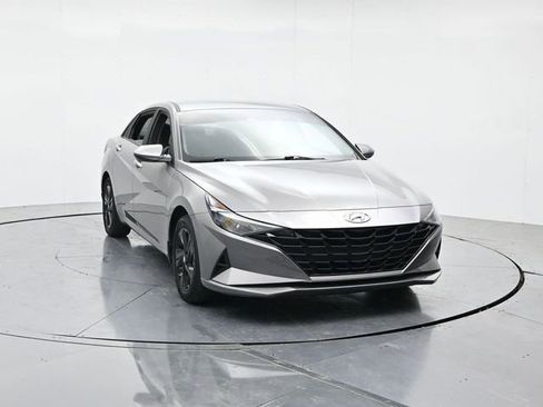 Used 2023 Hyundai Elantra Blue FWD image 4
