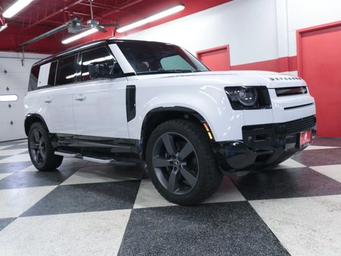 Used 2023 Land Rover Defender 110 V8 image 3
