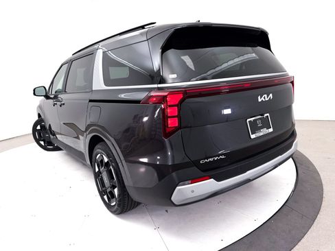 Certified 2025 Kia Carnival EX FWD image 8