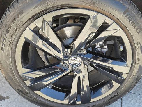 Used 2024 Volkswagen Tiguan SE R-Line FWD image 10