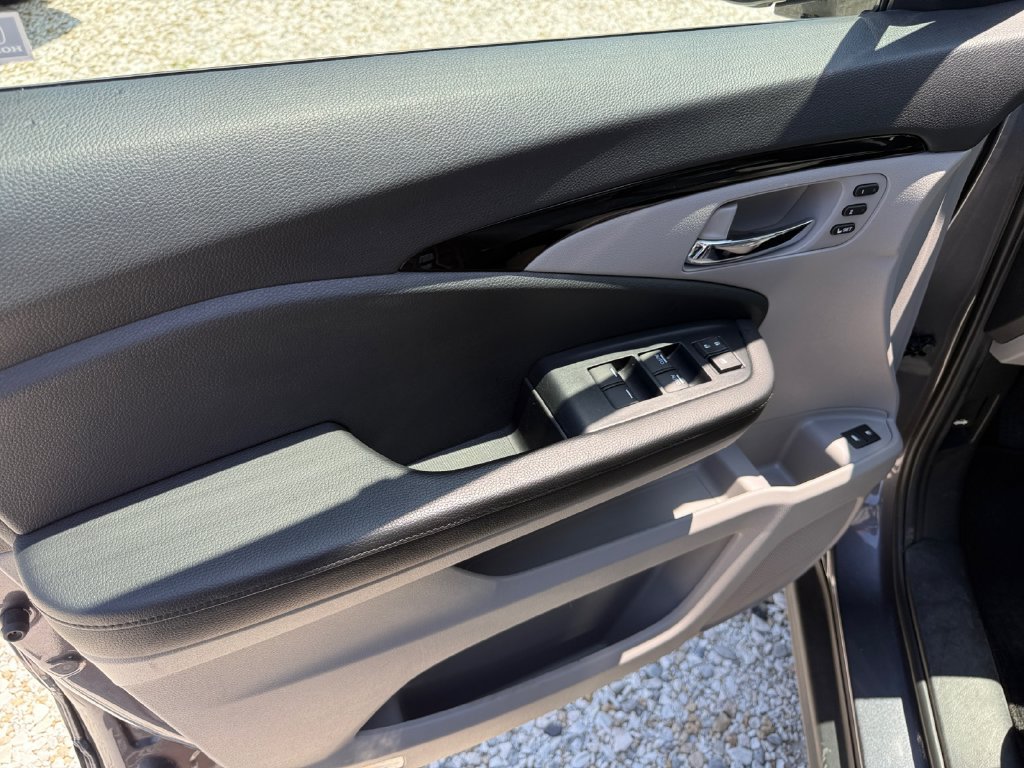 Used 2021 Honda Pilot Touring image 11