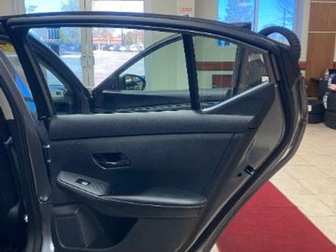 Used 2025 Nissan Sentra SV FWD image 18
