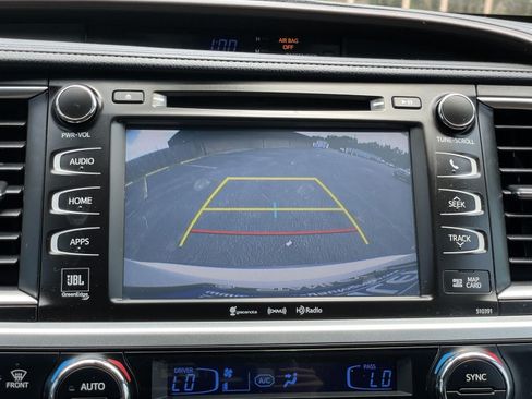 Used 2019 Toyota Highlander Limited FWD image 19