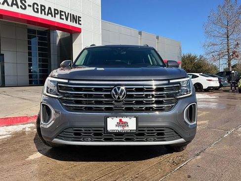 Used 2025 Volkswagen Atlas SE image 4