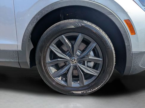 Used 2024 Volkswagen Tiguan SE AWD/4WD image 29