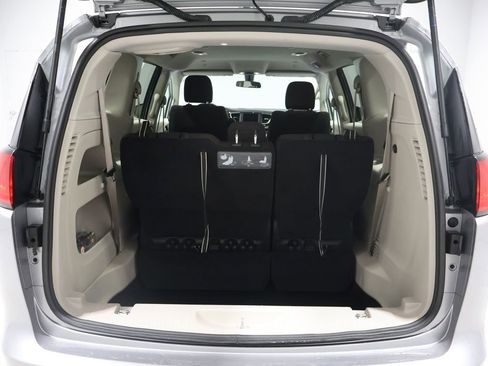 Used 2021 Chrysler Voyager LX image 19
