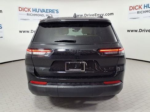 Used 2024 Jeep Grand Cherokee L Limited w/ Black Appearance Package AWD/4WD image 5