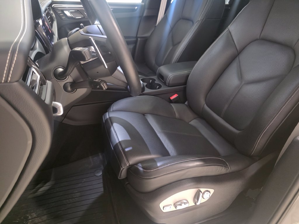 Certified 2026 Porsche Macan S AWD/4WD image 23