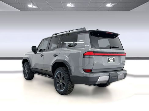 Used 2024 Lexus GX 550 image 3