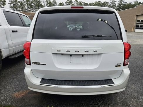 Used 2018 Dodge Grand Caravan SXT image 4