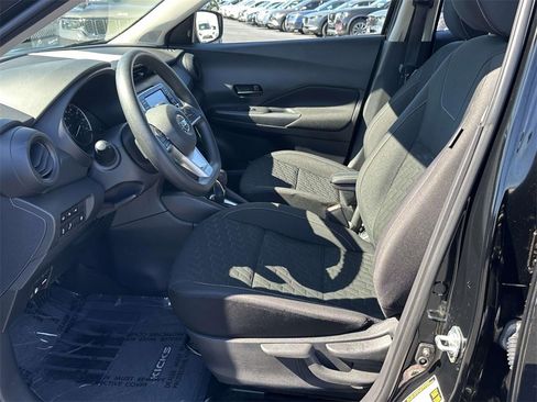 Used 2021 Nissan Kicks S image 4