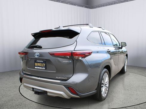 Used 2024 Toyota Highlander Platinum AWD/4WD image 8