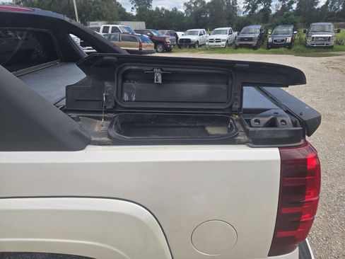 Used 2011 Chevrolet Avalanche LTZ AWD/4WD image 12