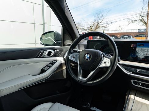Used 2023 BMW X7 xDrive40i w/ Executive Package image 12
