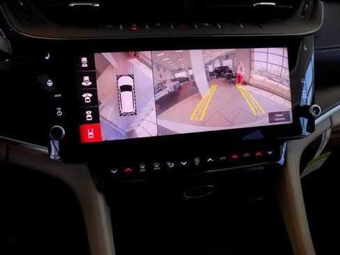 New 2026 Jeep Grand Cherokee Limited w/ Luxury Tech Group II RWD image 21