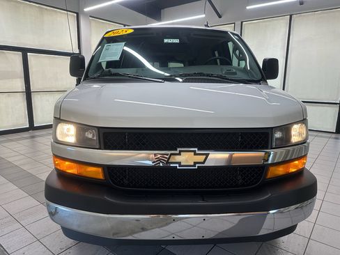Used 2025 Chevrolet Express 3500 LT w/ LT Preferred Equipment Group RWD image 13