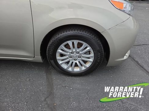 Used 2017 Toyota Sienna XLE Premium FWD image 20
