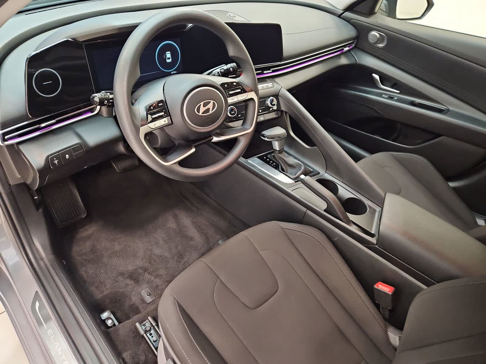 Used 2024 Hyundai Elantra SEL FWD image 2