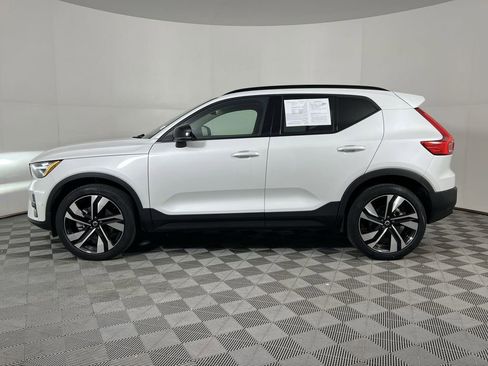 Certified 2025 Volvo XC40 B5 Plus image 7